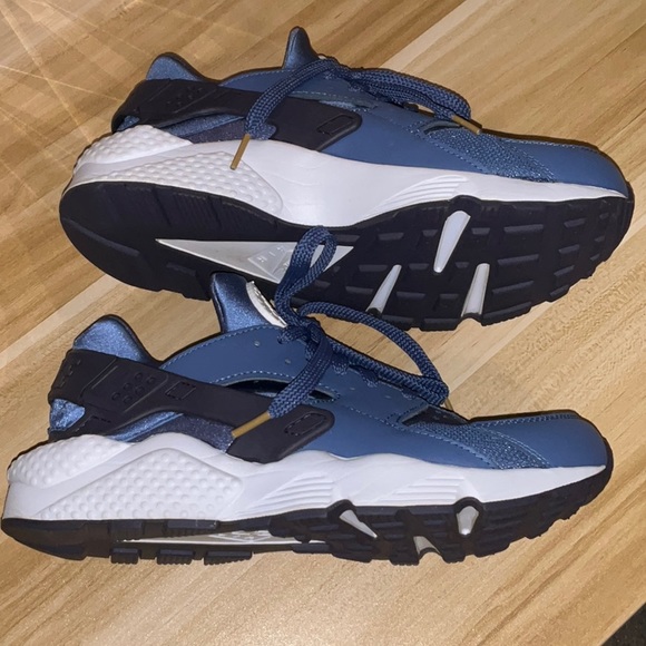 🚨NEW🚨 NIKE HUARACHE MEN 9.5 - Picture 3 of 6